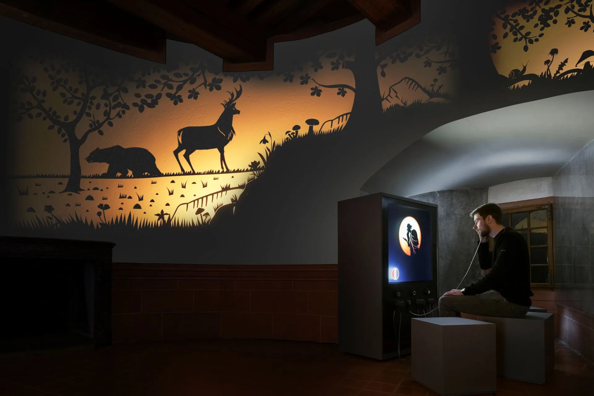 Images de installation interactive réalisée pour Château de Gruyère - la Salle de Légende permet de choisir et de lancer des récits légendaires gruériens mis en image par les frères Sam et Fred Guillaume 02