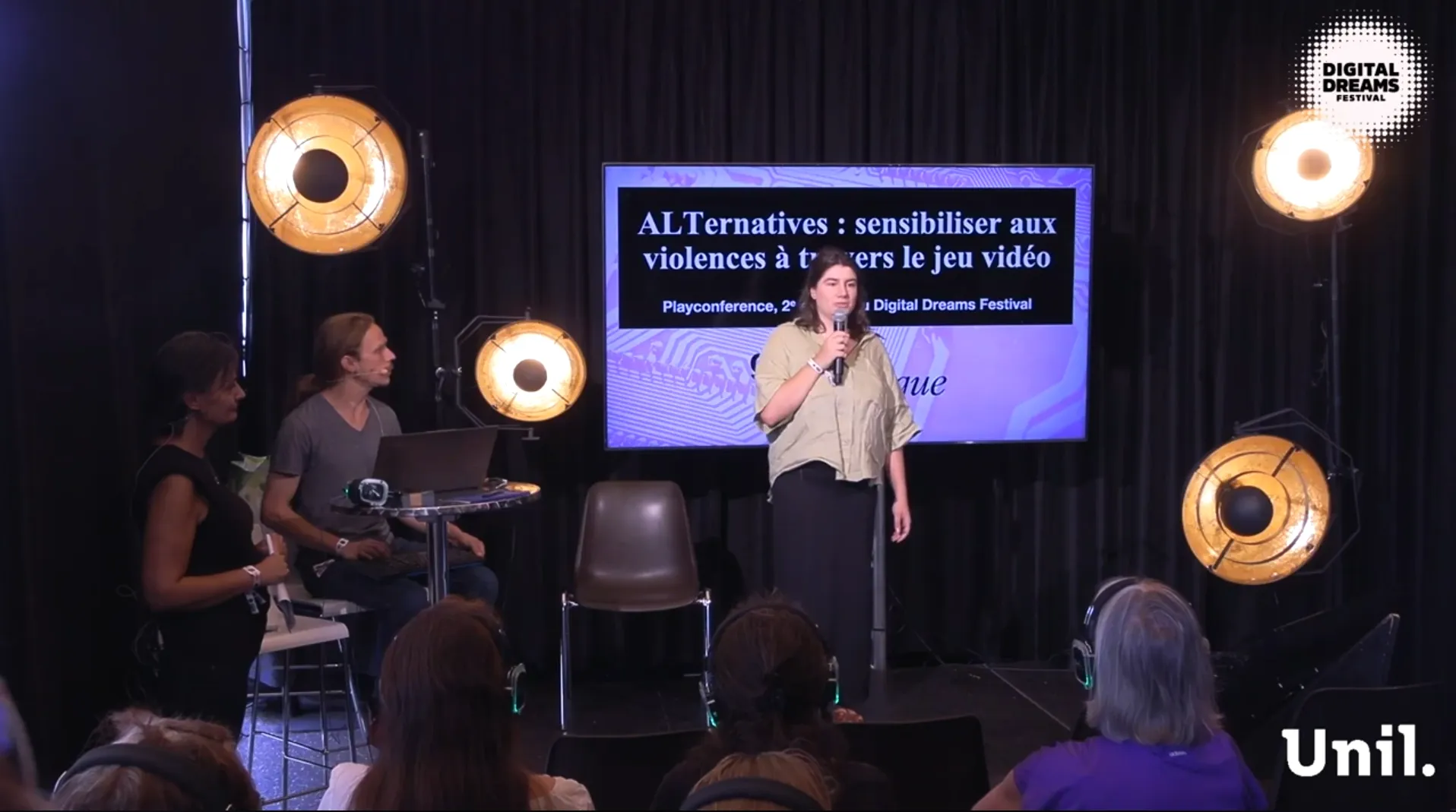 Conférence autour du jeu sérieux pédagogique ALTernatives pour sensibiliser les jeunes à la violence domestique réalisé par entreprise suisse de jeux vidéo DNA Studios